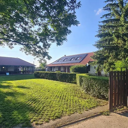 Balazs Vendeghaz Apartment Tiszabábolna